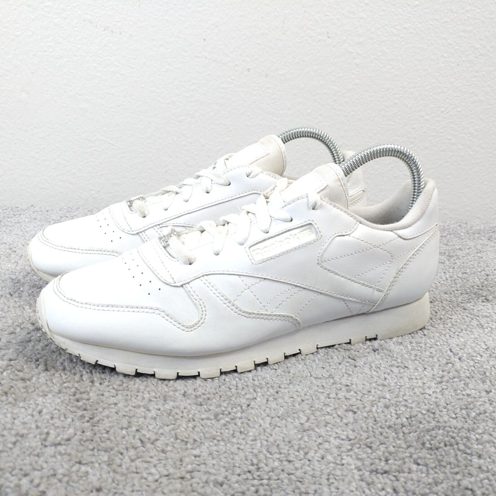 Reebok Classic Mens Size 7 White Low Top Retro Athletic Sneakers J90139